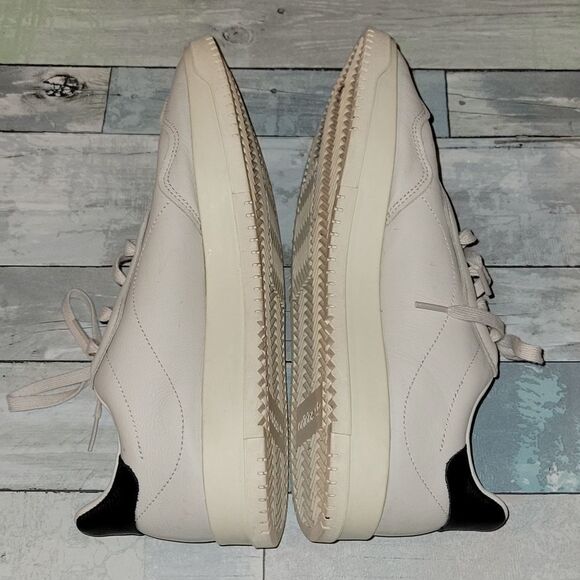 Adidas Sneakers sz 10 - Picture 5 of 6